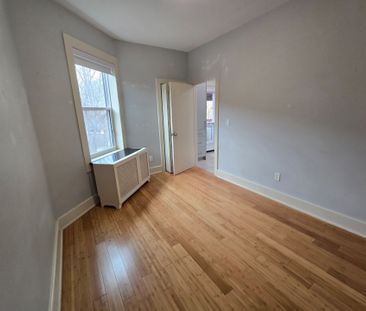 For Lease - 971.5 Main Street, Hamilton, Ontario - Photo 2