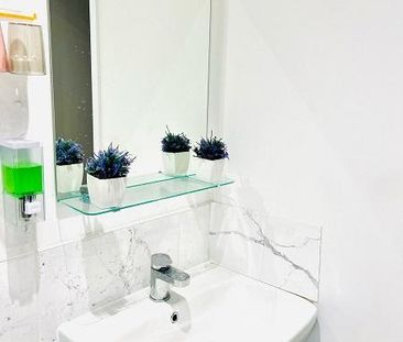 1 bedroom in a house share to rent - Photo 3