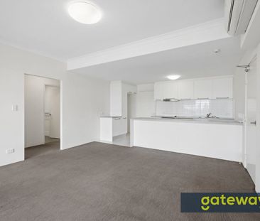 STYLISH GROUND FLOOR APARTMENT - Photo 2