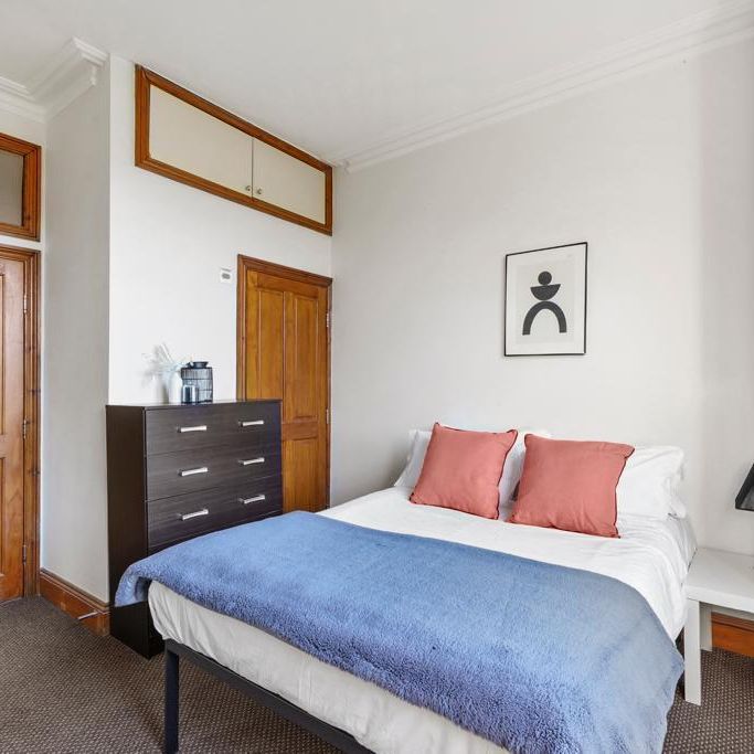 1 bedroom in a house share to rent - Photo 1