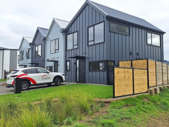 15 Joseph Bolton Crescent, Wallaceville - Photo 1