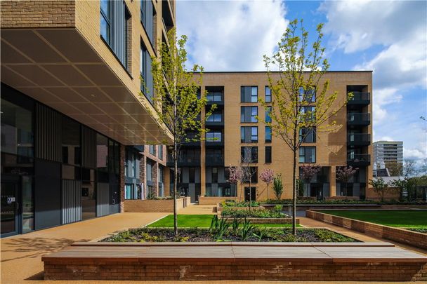Excellent two-bedroom, two-bathroom flat within Wimbledon Grounds, this prestigious new development next to the AFC Wimbledon Stadium. The apartments all have generous balconies, lift access, secure bike storage and landscaped communal gardens. - Photo 1