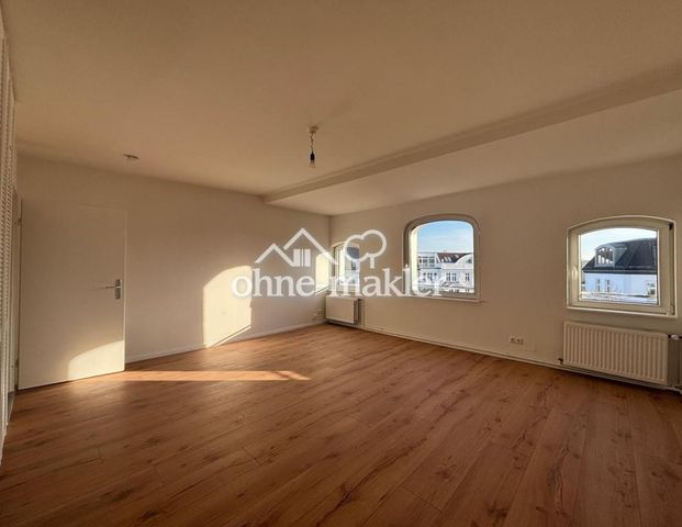 Großzügige Dachgeschosswohnung in begehrter Lage am Hohenzollerndamm - Photo 1