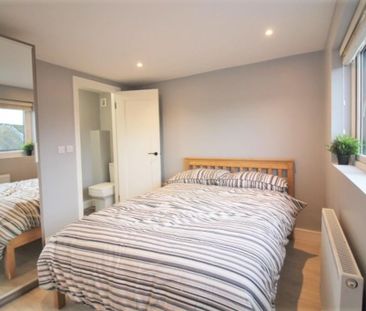 1 bedroom in a house share to rent - Photo 2