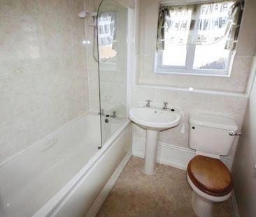 3 bedroom House To Let - Photo 2