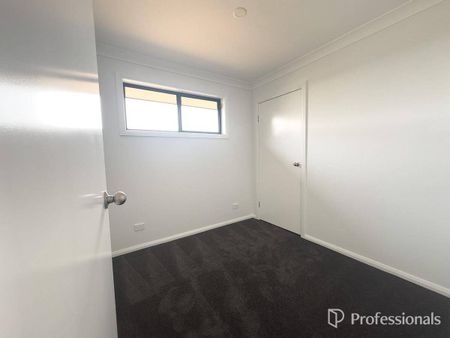 2/11 Peppercress Court, Moore Creek - Photo 2