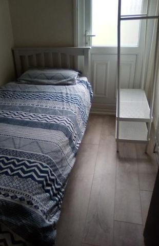 Room for rent, Royal Canal Terrace (Dublin City, Ireland) - Photo 3