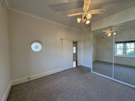 FULL BRICK SEMI HOME - Photo 3