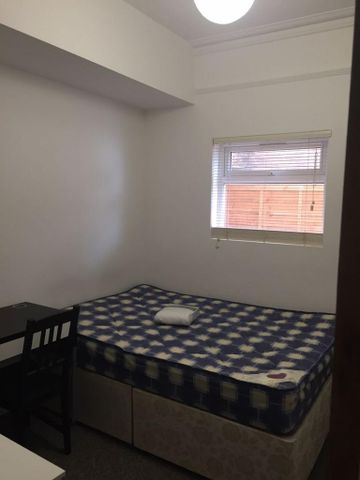 6 bedroom semi-detached house to rent - Photo 3