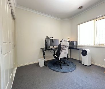 Modern 3 Bedroom Unit - Photo 3