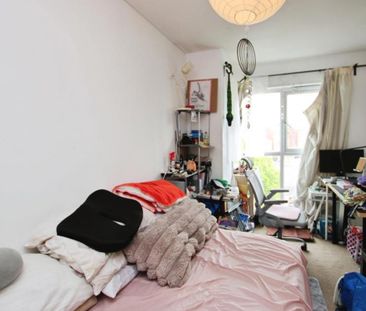 A large 6 bedroom student house offered to the market fully furnish... - Photo 3