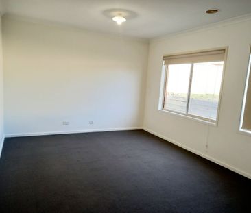2 Themeda View, Melton West, VIC 3337 - Photo 5