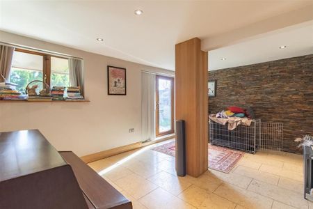 5 bedroom detached house to rent - Photo 4