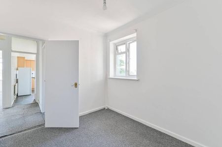 3 bedroom flat to rent - Photo 2