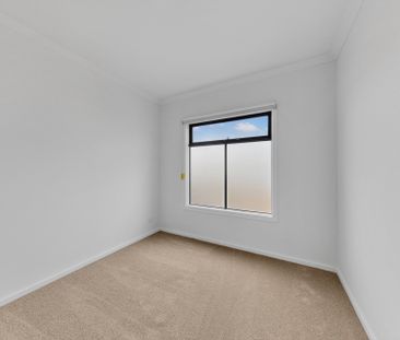 16 Jandakot Walk, Point Cook VIC 3030 - House For Rent | Domain - Photo 4