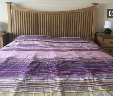 Large room for rent in a 5 bedroom family home in Rathcoole - Photo 4