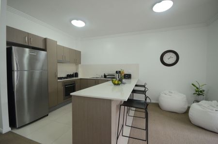 Immaculate 2 Bedroom Apartment - Photo 2