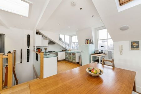 Second Floor Flat, 15 Castellain Road, London, W9 1EY - Photo 3