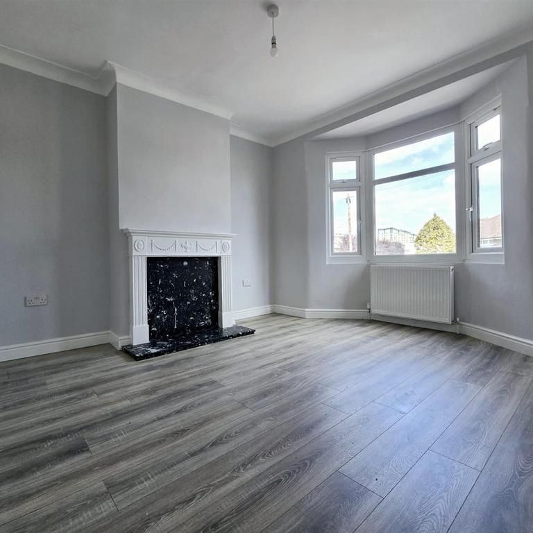 3 bedroom apartment to rent - Photo 1