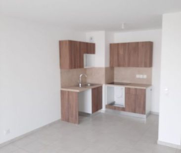 T2 AVEC PARKING ET BALCON - Photo 2