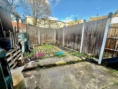 Brampton Park Road, Wood Green, N22 - Photo 5