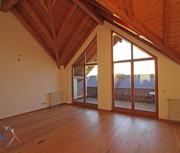 Großzügige 4 Zi. Dachgeschosswohnung mit großem Balkon in kleiner W... - Photo 2