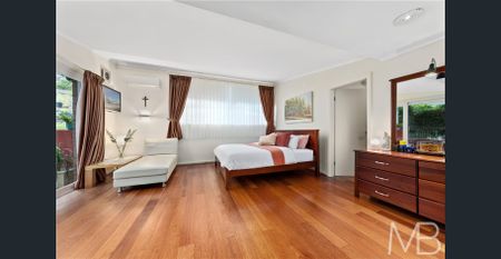 FAMILY RETREAT WITH EASY-CARE GARDENS & ALFRESCO OASIS - Photo 3