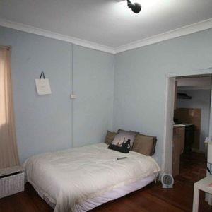 STUDIO APARTMENT IN SOUGHT AFTER LOCATION - Photo 2