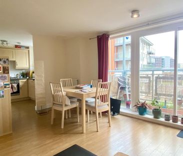 2 bedroom flat to rent - Photo 2