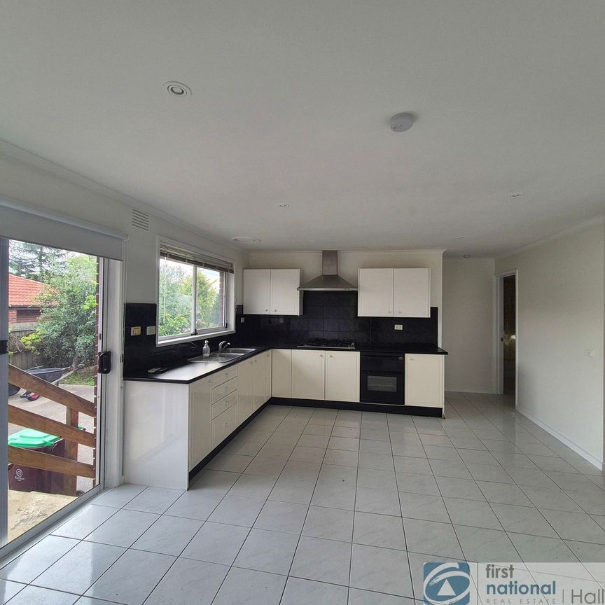 4 Heywood Grove, Endeavour Hills - Photo 1