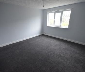 3 bedroom Terraced House To Let - Photo 2