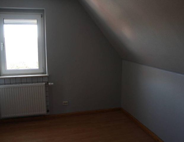 Renovierte Dachgeschosswohnung zwei Zimmer neue Einbauküche - Photo 1