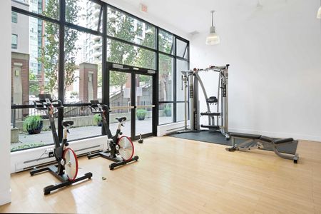 977 Mainland Street condo — Vancouver, BC (2-Bedroom) - 2 Bedroom - Photo 2