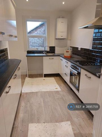 4 bedroom end of terrace house to rent - Photo 4
