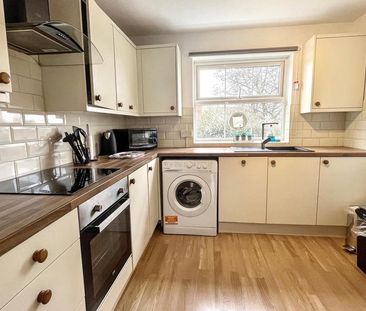 2 bedroom ground floor flat to rent - Photo 2