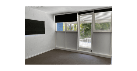 SMACK BANG IN THE MIDDLE OF ALL THE ACTION! - Photo 5