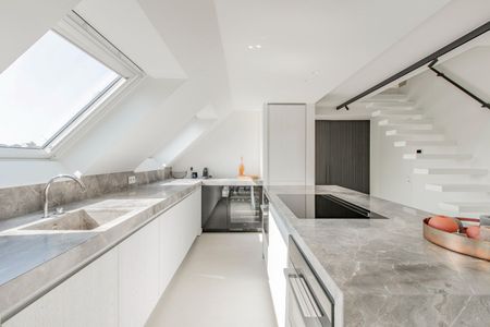 Prachtig gemeubeld duplex-appartement nabij het Dominicanenkerkje, het Albertplein en de Zeedijk! - Foto 4