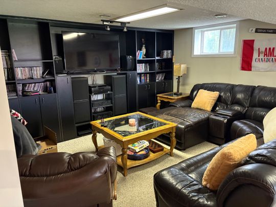 For Lease - 1013 Penetanguishene Road, Barrie, Ontario - Photo 1