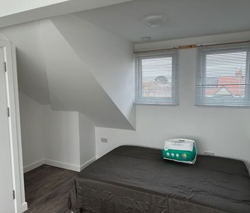 Room in a Shared House, Barley Lane, IG3 - Photo 2