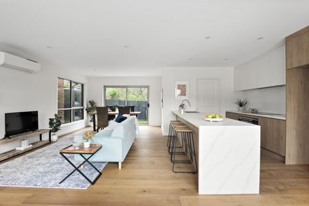 Location & Luxury - Photo 4