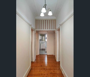 3Bed house with prime location at a quiet street. - Photo 2