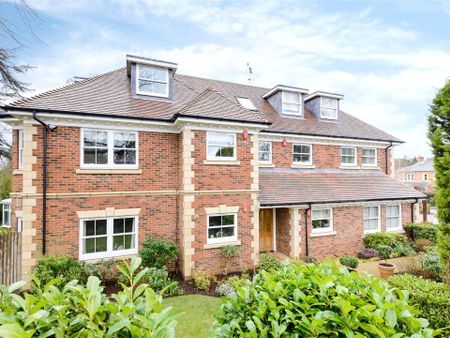 A well presented two bedroom ground floor apartment in Sunningdale - Photo 3