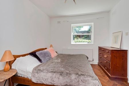 2 Bed Flat, Goldhawk Road, W12 - Photo 3