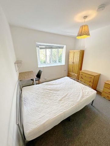 5 bedroom semi-detached house to rent - Photo 3