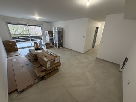 Location Appartement 4 pièces 79m² BRENTHONNE 74890 - Photo 2