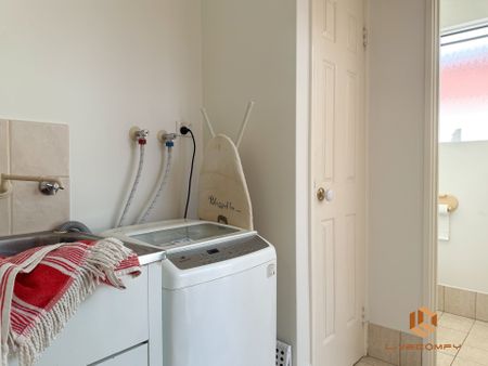 Victoria Park - Photo 2