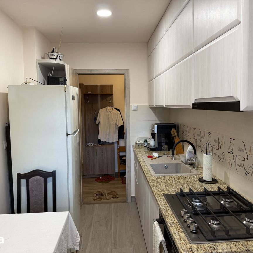 ap 3 camere viteazu ET 1 balcon mare - Fotografie 1