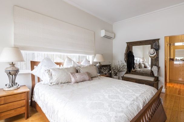 Stunning Family Home Renovated to Perfection! - Photo 1