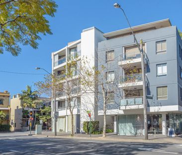 Sunny & Spacious North facing gem – Parking & Balcony - Photo 4