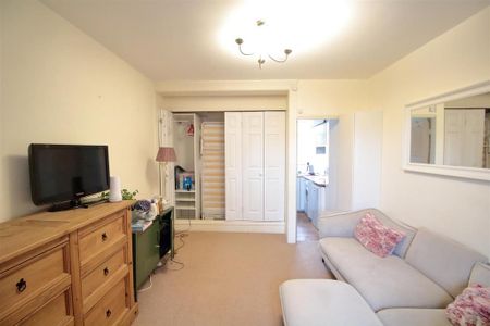 Studio to rent - Photo 3